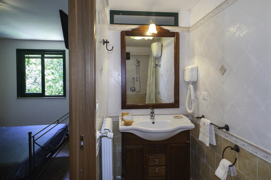 B&B La Nave เนเปิลส์ ภายนอก รูปภาพ